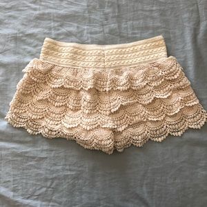 Womens Cream Ruffle Shorts, Size Small!!!